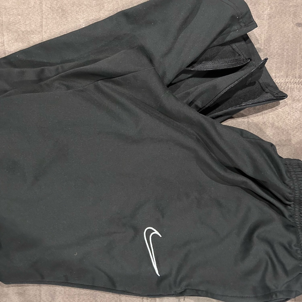 Men’s XL NIKE JOGGERS.
